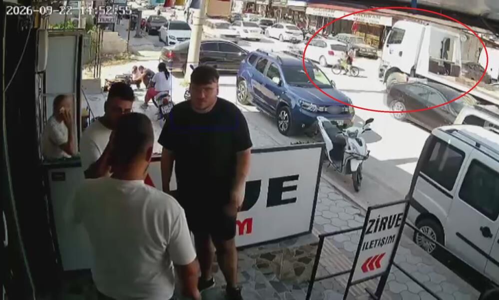 Bisikletli çocuk saniyelerle ölümden döndü