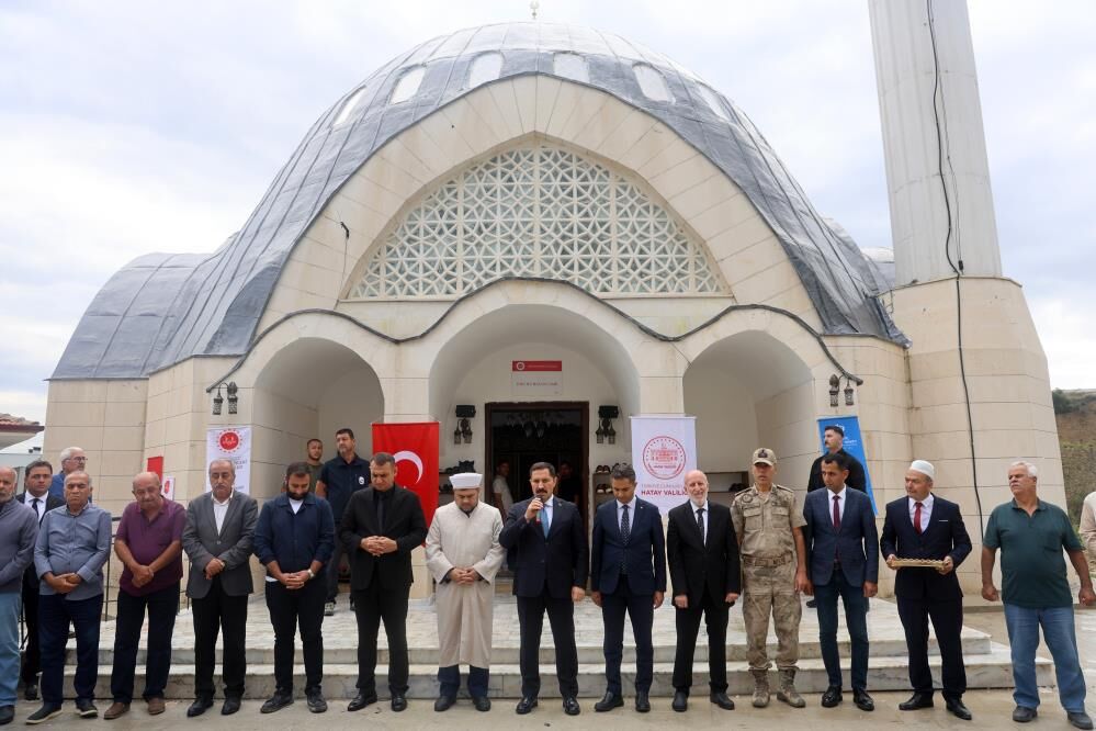 Hatay'da depremin ardından inşa edilen 136'ncı cami ibadete açıldı