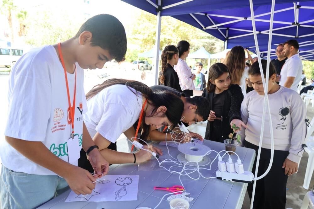 Hatay'da öğrenciler bilim şenliğinde buluştu