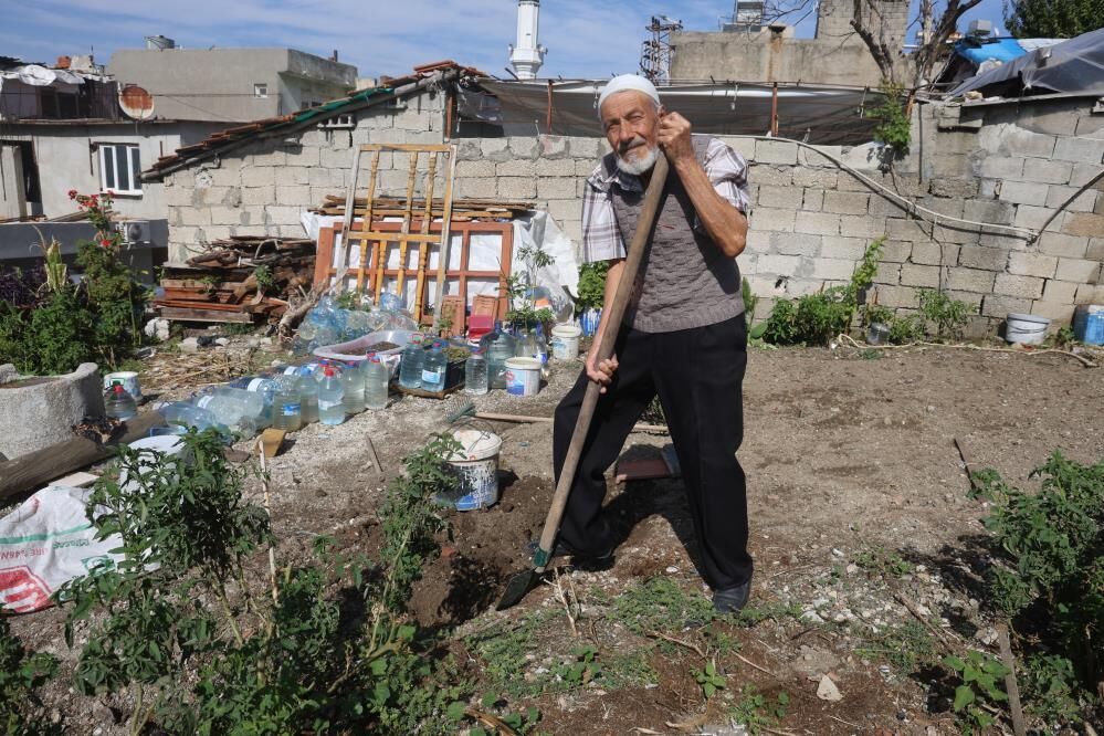 90 yaşındaki adam, yetiştirdiği ürünleri hayrına dağıtıyor