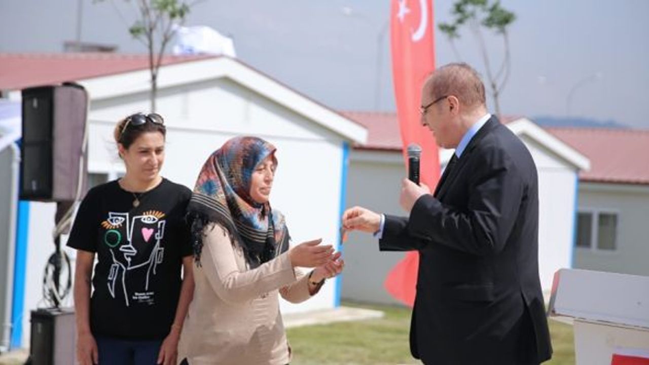 60 PREFABRİK KONUT EV, DEPREMZEDELERE TESLİM EDİLDİ