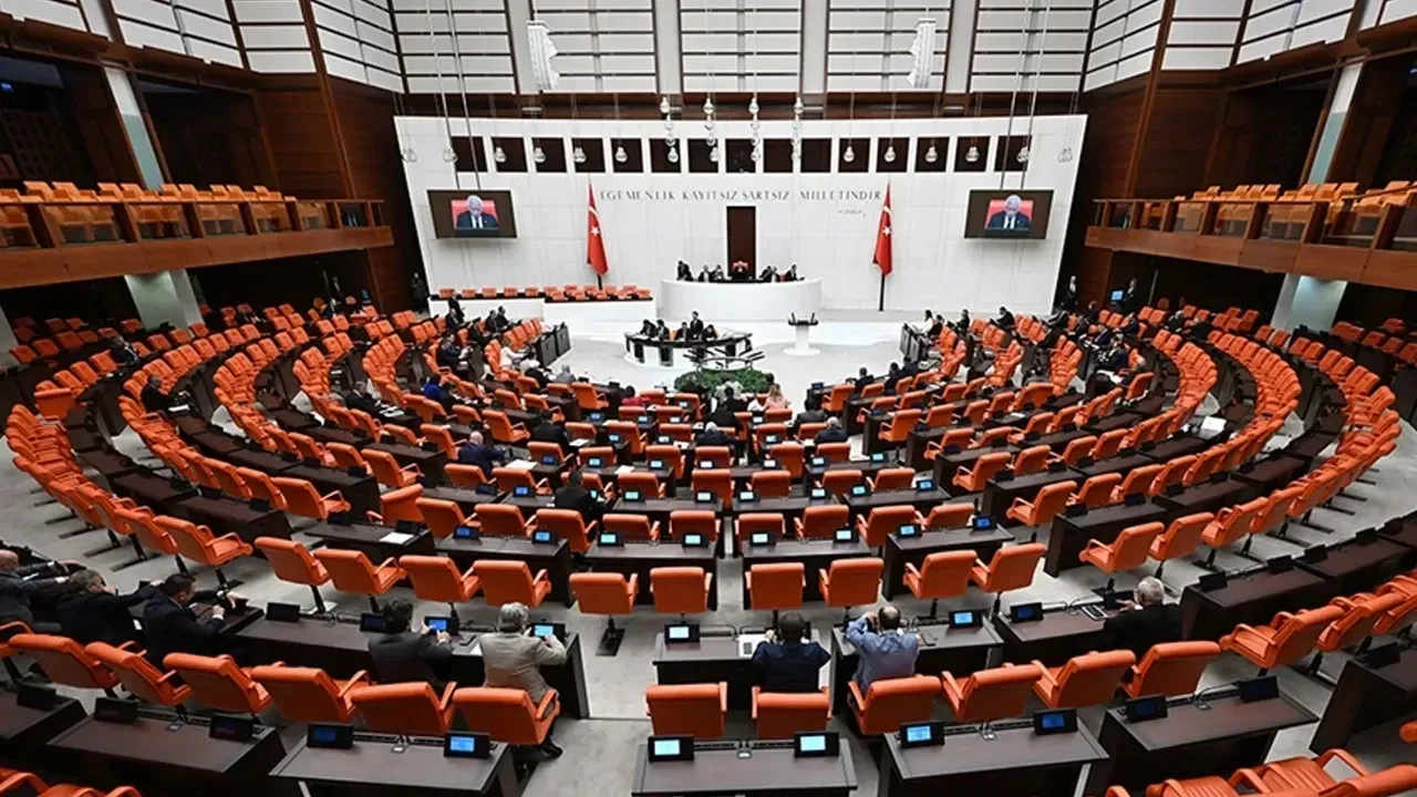 Mecliste CHP istifaları sonrası sandalye dağılımı değişti