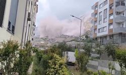Patlamayla mahalle toz bulutu altında kaldı