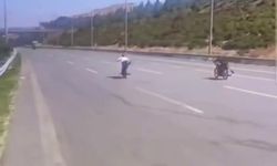 Motorun üzerine uzanarak ölüme yarış pahalıya patladı