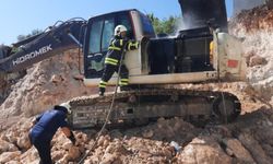 Altınözü’nde iş makinesi yangını