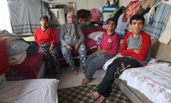 Fedakar anne, 3 engelli çocuğuna yıllardır gözü gibi bakıyor