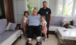 Hatay Büyükşehir Belediyesi'nden 2 engelli vatandaşa tekerlekli sandalye desteği