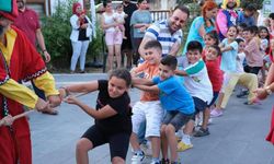Defne Belediyesi'nin Çekmece Mahallesi'nde düzenlediği etkinlikte çocuklar doyasıya eğlendi