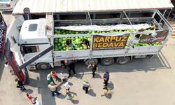 Hayırsever esnaf, 20 ton karpuzu 1 saat içinde vatandaşlara bedava dağıttı
