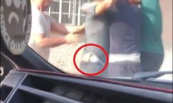 Belindeki bıçakla tekmeli yumruklu kavgaya girdi
