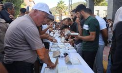 3 dakikada 1 kilo 100 gram lokum yemeyi başardı