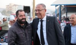 Başkan Yapar, Sosyete Pazarı’nda esnaf ve vatandaşlarla buluştu