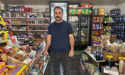 Bakkalın veresiye defterini satın alan gizemli hayırsever, borçları ödeyip defteri yaktı