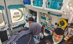 Uçurumdan yuvarlanan motosikletteki 2 kişi yaralandı