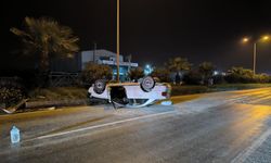 Takla atarak, ters dönen otomobilin sürücüsü yaralandı