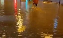 Hatay'da sağanak yağış caddeleri göle çevirdi