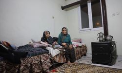 80 yaşındaki anne, 61 yaşındaki bedensel engelli kızına ömrünü adadı