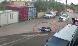 Otomobille çarpışan motosiklet sürücüsünün havada taklalar attı