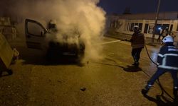 Kırıkhan'da hafif ticari araç yandı
