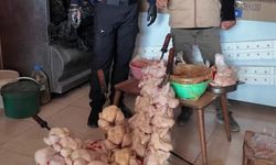 ‘Leş kokusu var’ dediği dönercide mide bulandıran görüntü