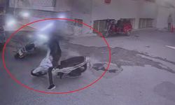 Motosikletlerin kafa kafaya çarpıştığı anlar kameraya yansıdı