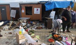 Depremzede yaşlı çiftin yaşadığı konteyner yanarak küle döndü