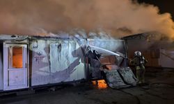 Alevlere teslim olan 6 konteyner yandı