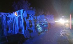 Hassa’da devrilen tırın sürücüsü yaralandı