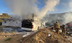 Park halindeki yolcu otobüsü alevlere teslim oldu