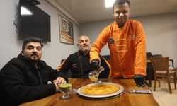 Dünyanın en iyi tatlısı seçilen ‘Antakya Künefesi' down sendromlu Mehmet'in ellerinde tat buluyor