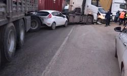 Hatay'da 12 aracın karıştığı kazada 11 kişi yaralandı