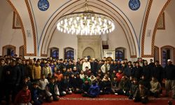 Anadolu’nun ilk camisinde anlamlı buluşma: Yılın son gününde eller semaya kalktı