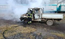 Payas’ta kamyonet alevlere teslim oldu