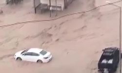 Hatay’da sağanak sele neden oldu, yollar göle döndü