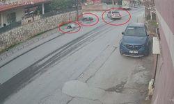 Otomobille çarpışan motosiklet sürücüsünün metrelerce havaya savruldu