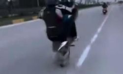 Motosikletinin önünü kaldıran sürücüsüne ceza