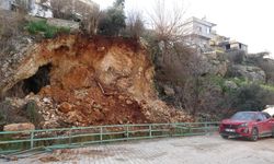 Heyelanla birlikte evlerin altındaki mağara ortaya çıktı