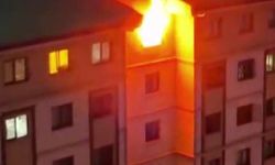 Yangında evdeki tüp patladı: Binada mahsur kalan 13 kişiyi itfaiye ekipleri kurtardı