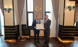 Vali Masatlı, Müftü Topçu’ya başarı belgesi verdi