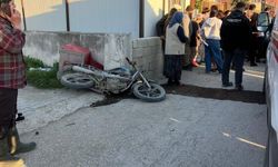 Otomobille çarpışan motosikletli ağır yaralandı