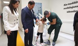 🚨 Depremde ailesini kaybeden Zeynep, protez bacağıyla yeni hayatına ilk adımlarını alkışlar eşliğinde attı