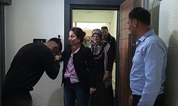 'Evsizlik kötü' diyen depremzede, bayramını ailesiyle TOKİ'deki yuvasında geçirdi