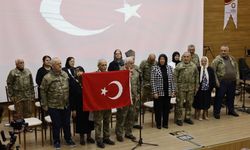 Kamuflaj giyen büyüklerimiz, şiir okuyup duygu dolu anlar yaşadılar