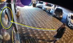 Kırılan bardak tartışması, iş yerinin camına kaldırım taşı fırlatarak sonlandı