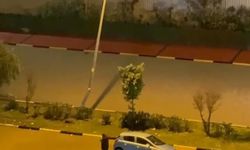 Aşırı yağışların etkisiyle, göle dönen yollarda araçlar mahsur kaldı