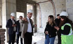 Başkan Yapar, Akasya Mahallesinde yapımı devam eden sosyal tesisi inceledi