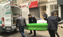 Yaşlı adam yalnız yaşadığı evde bıçaklanarak öldürüldü