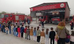 İlkokul öğrencilerinden itfaiye istasyonuna ziyaret