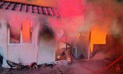 Depremzede ailenin yaşadığı konteyner alevlere teslim oldu