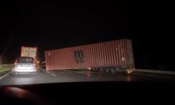 Şimşekler geceyi aydınlatırken, fırtına zor anlar yaşattı